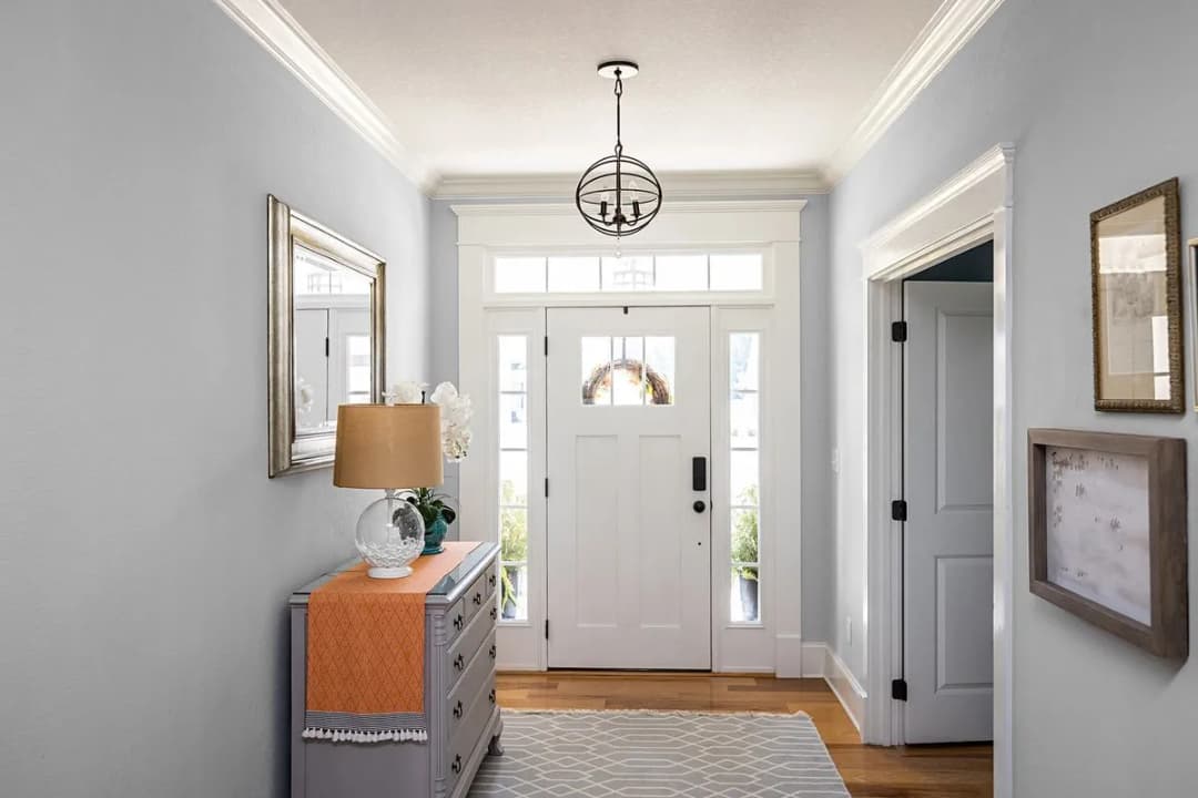 Jak wykończyć ściany w przedpokoju? Pomysły, koszty i trwałość