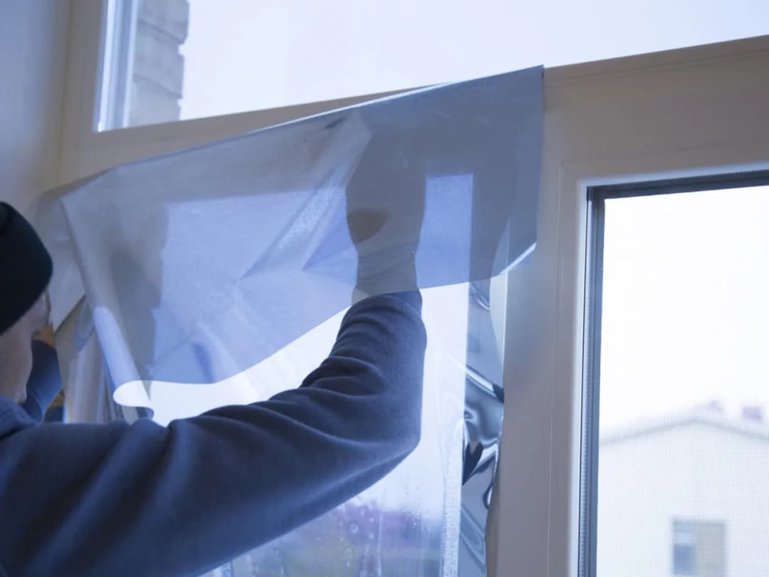 Prywatność w oknach: Lustro weneckie, matowe, Smart Glass które wybrać?