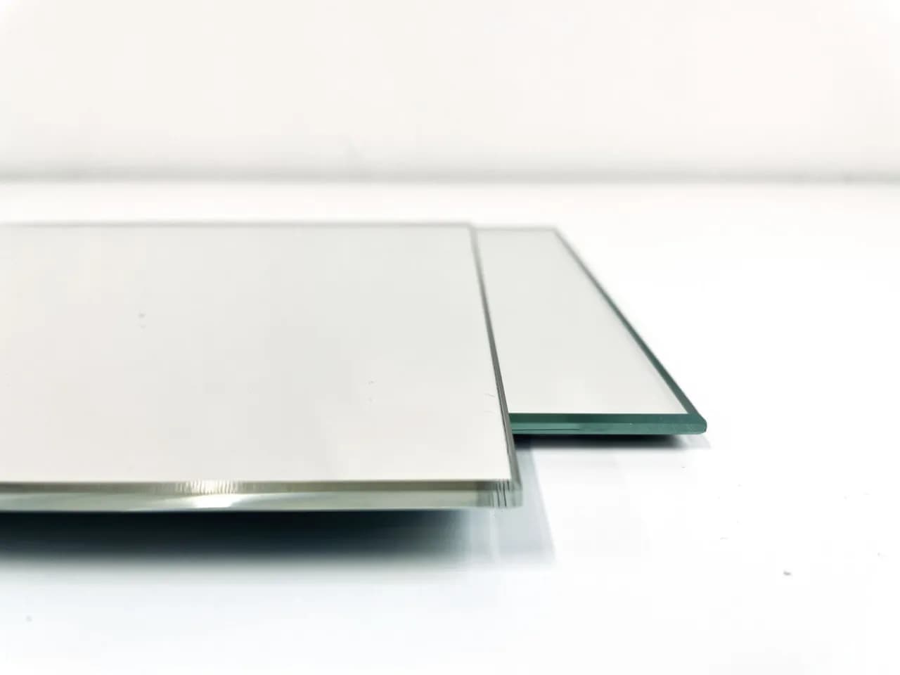 Jaki kolor ma lustro? To nie srebro! Odkryj zieloną prawdę