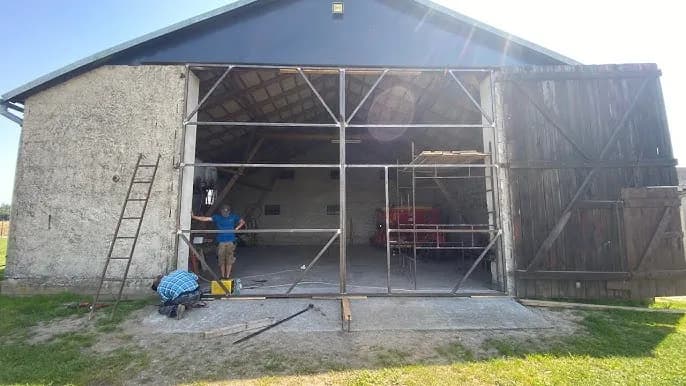 Drzwi garażowe z profili: Jak zbudować solidne i oszczędzić?